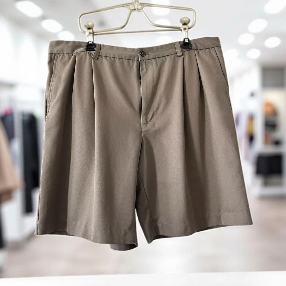 IZOD Golf Shorts Men's Size 40 taupe Beige Pleated front 9